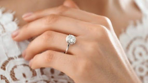 Apa Perbedaan Antara Model Cincin Lamaran Klasik dan Modern? Mari Kita Cari Tahu